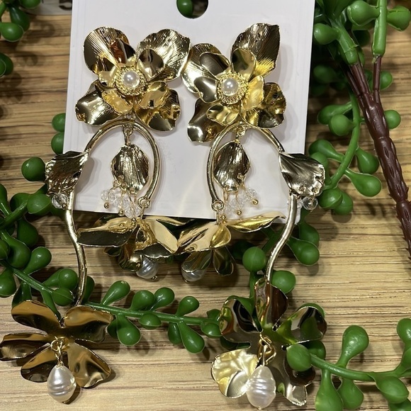 Zara Flower Pearl Drop Earrings - Picture 12 of 14